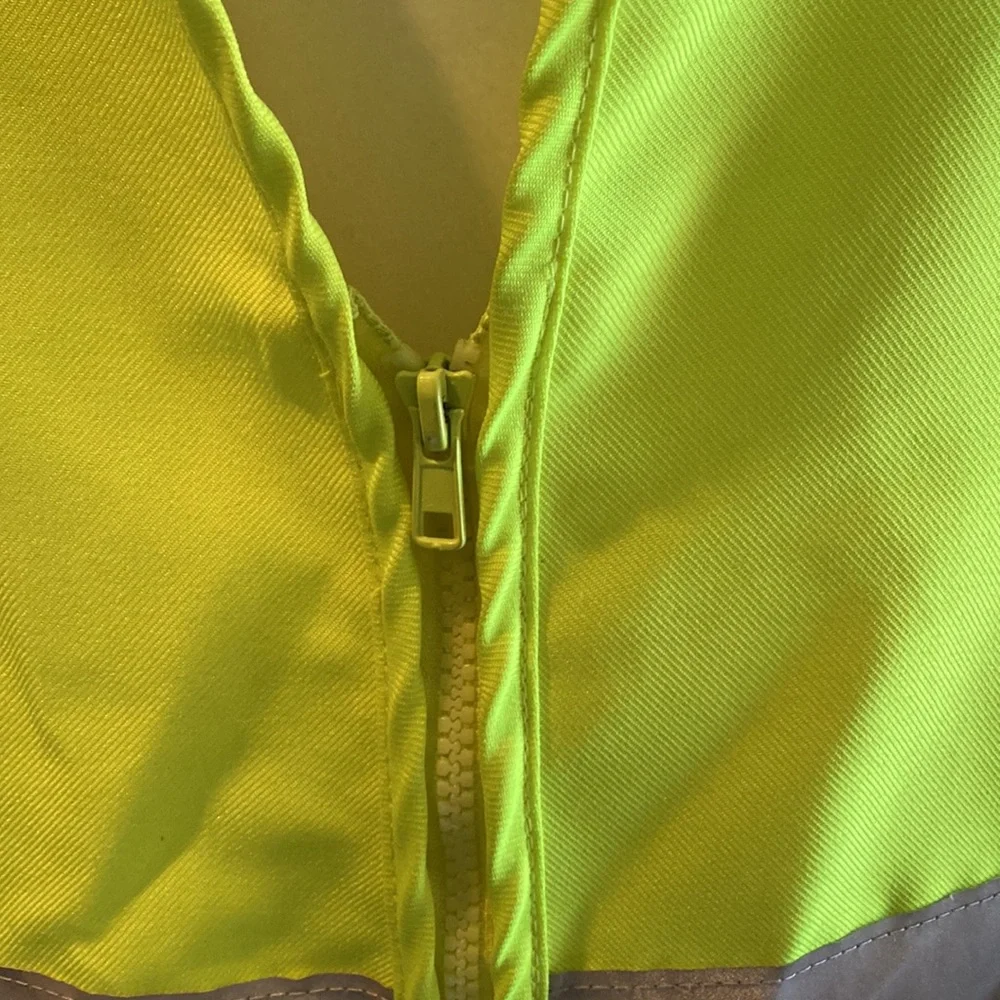 NWOT SAFETY REGULATION VEST. NEVER WORN CLASS 2, LEVEL 2 BERNE SZ LR - Picture 3 of 11